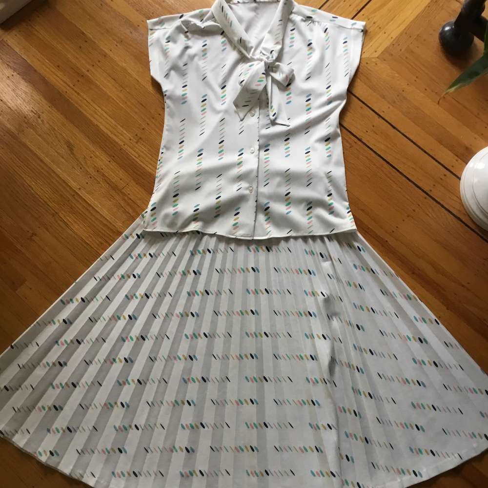 Vintage pleated midi skirt w/ matching top small